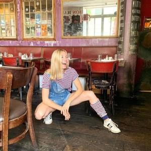 Meet your Posher, Avery